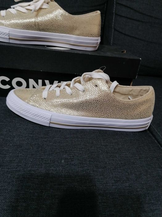 Оригинални чисто нови кецове Converse