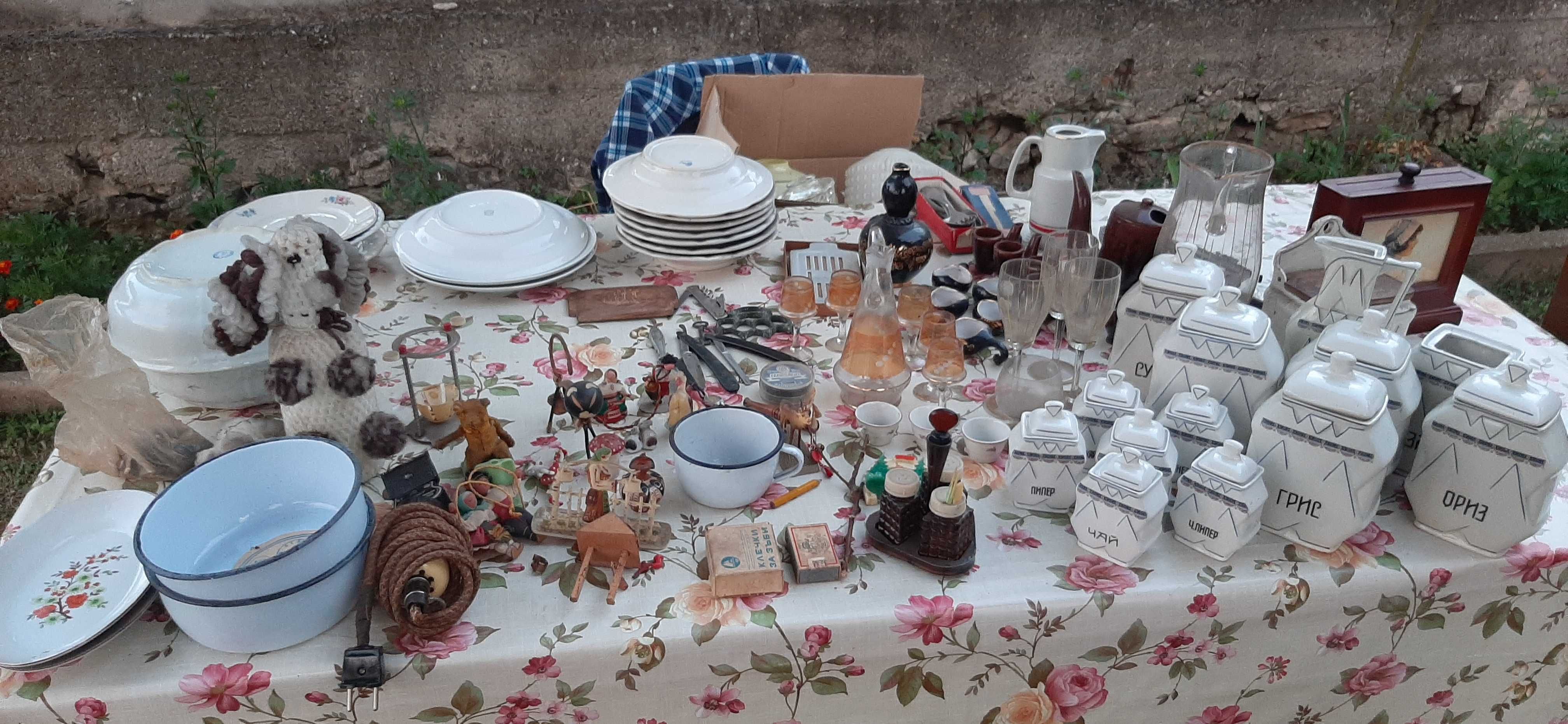 Продавам старини вещи на куп