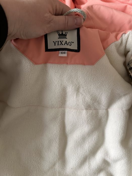 Продам новую зимнию куртку р.134