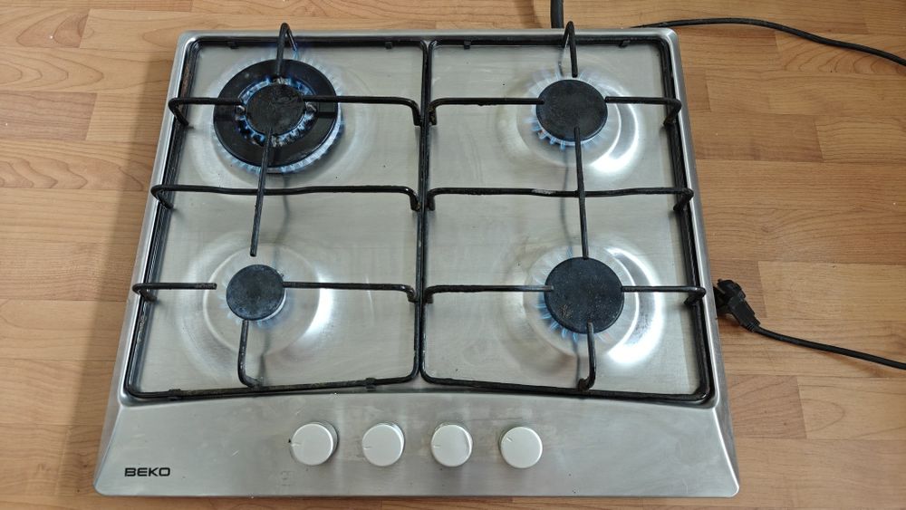 Продам газовую плиту  Beko