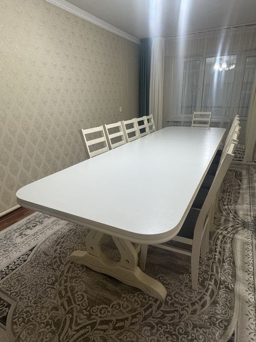 Гостевой стол без стульев