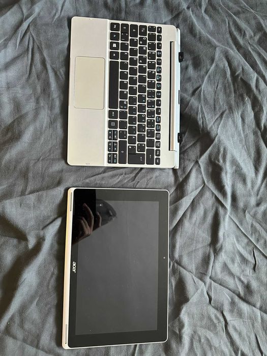 Laptop Acer ca o Tableta 2 in 1 cu tastatuta cu ecran cu TouchScreen