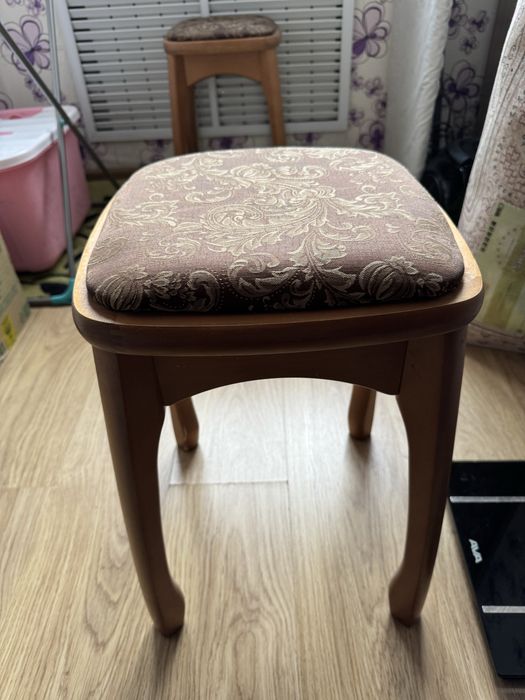 Тобуретки с мягкой тканевой обивкой