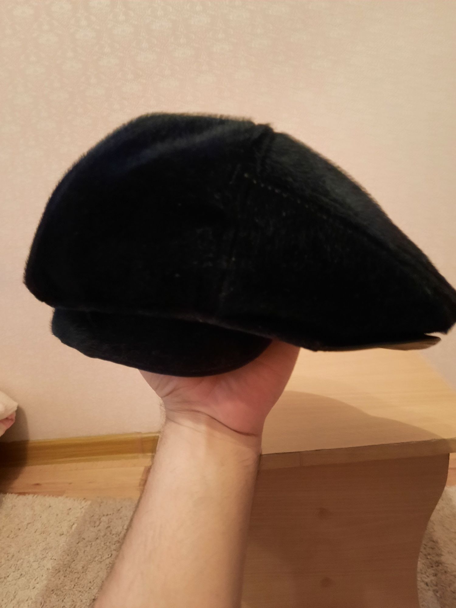 Продам зимнию мужскую шапку с ушками