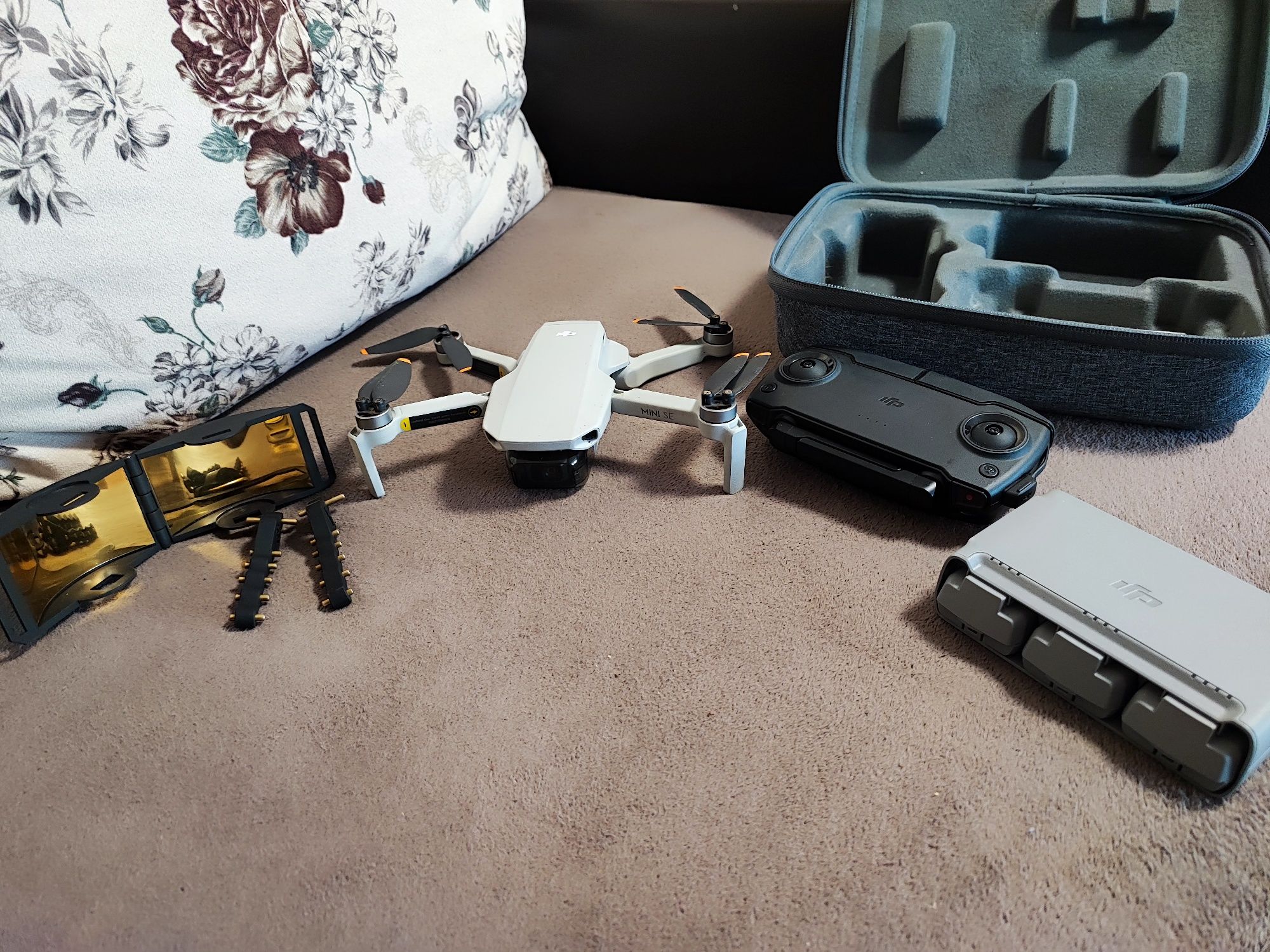 Vând dronă dji mini SE Fly more combo