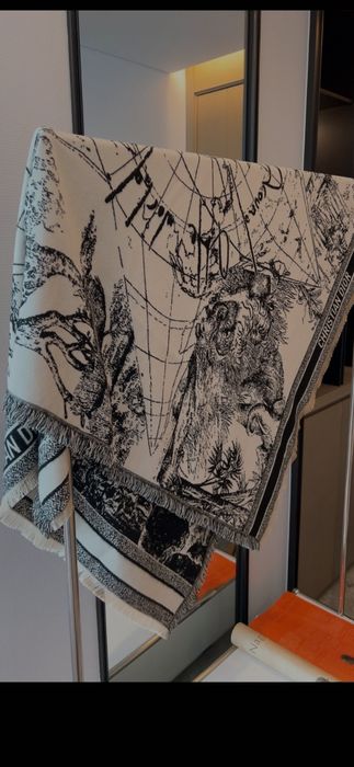 Fular Christian Dior, model 2026