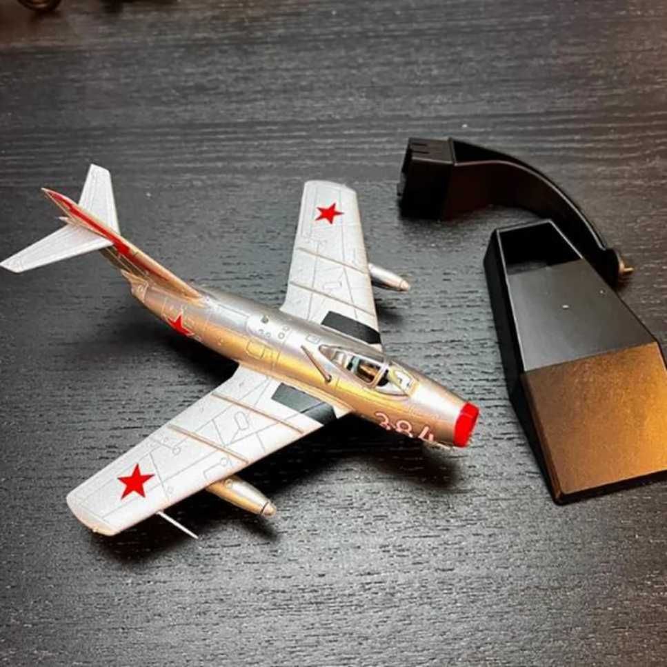 Macheta avion metalica Mig-15bis Fisbed scara 1:72