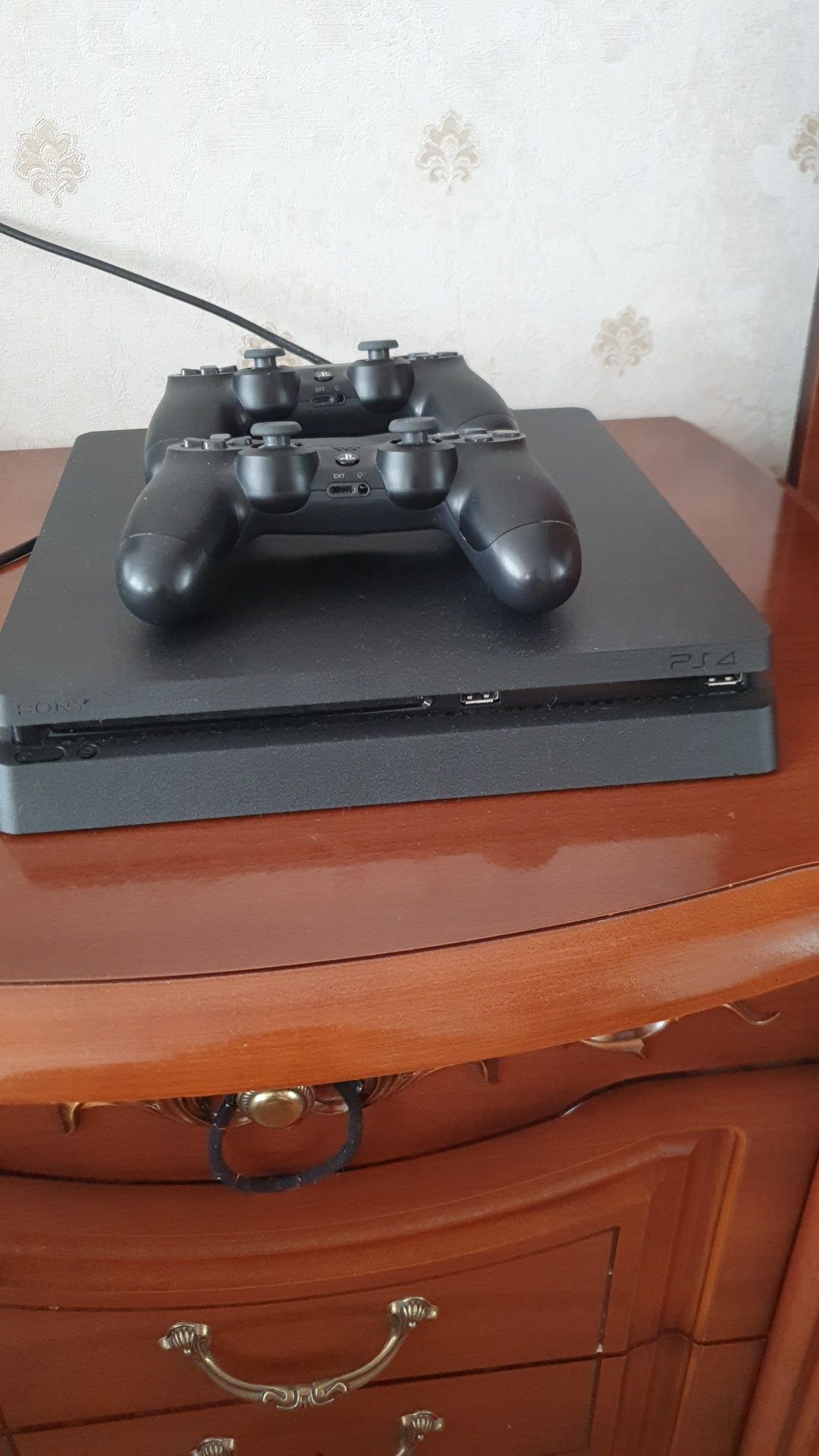 PS4 продам игровая приставка