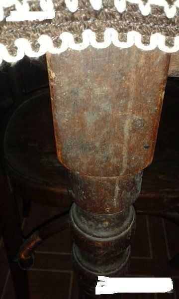 Старинна маса орехова със 4 стола