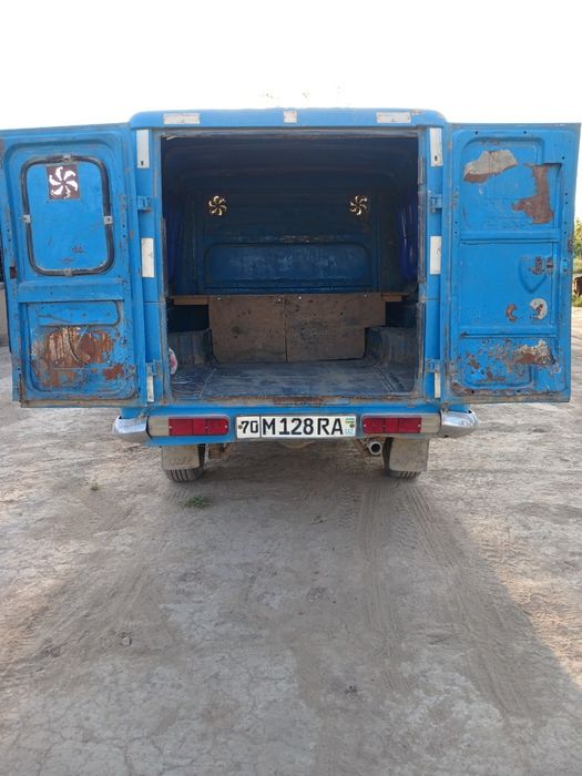 Furgon moshina sotiladi