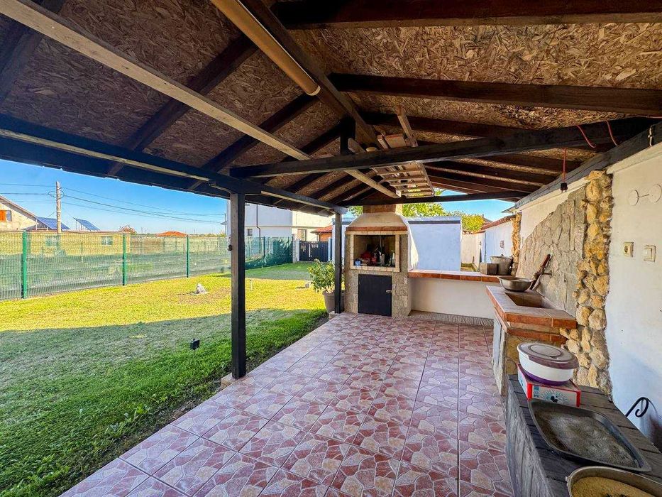 Двуетажна къща в квартал Каменар на град Поморие