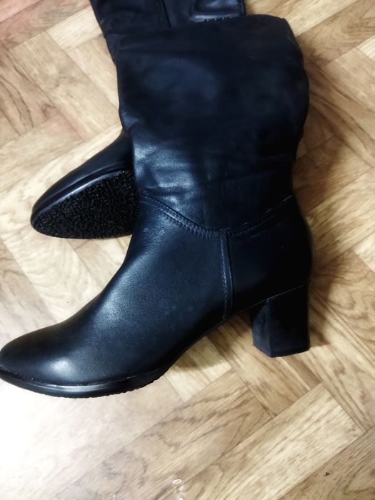 Продам женские демисезонные сапоги