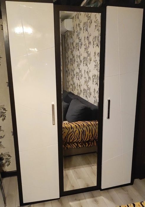 Шкаф, камод, зеркало