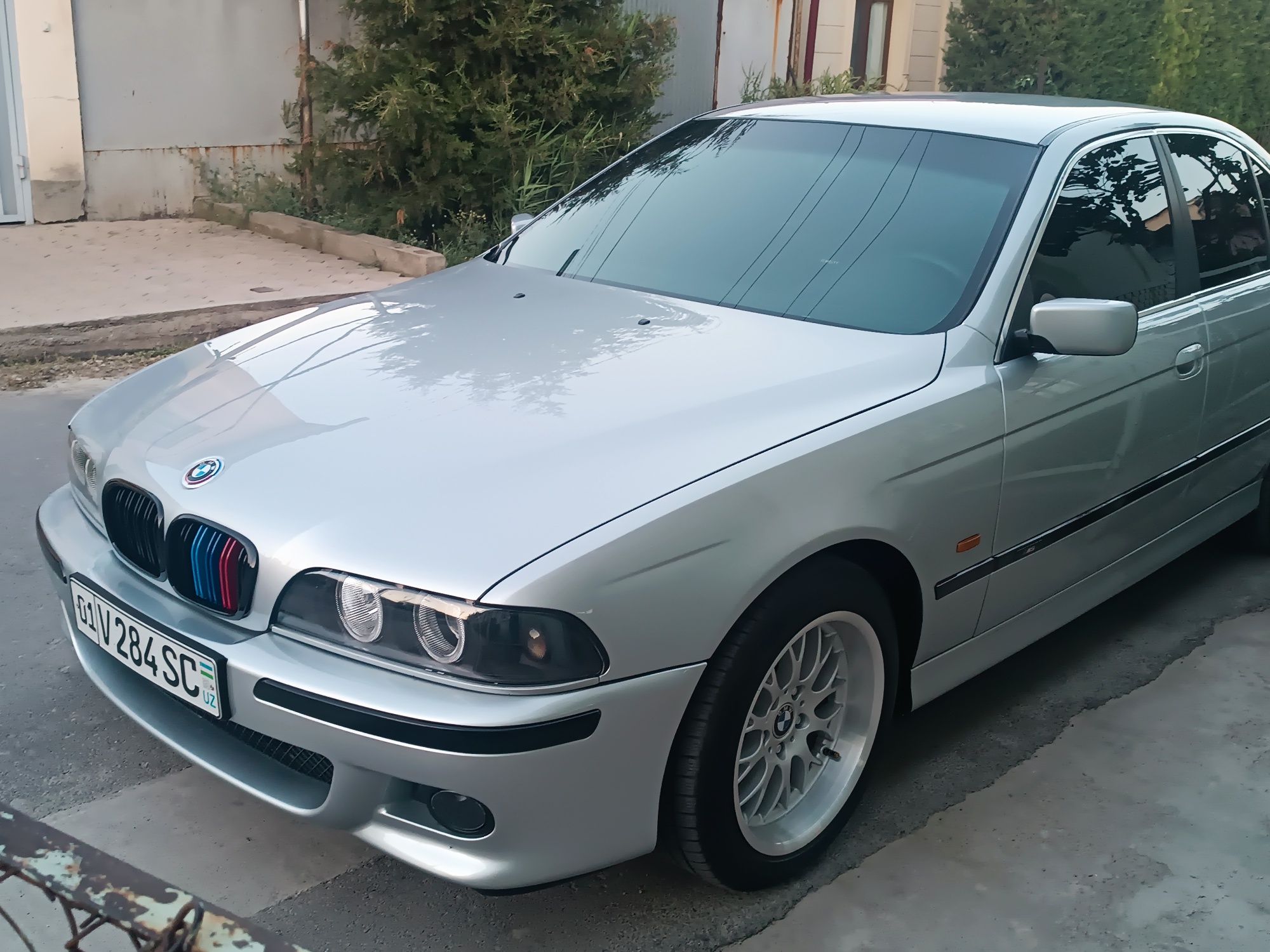 Bmw 520i sotiladi srochna
