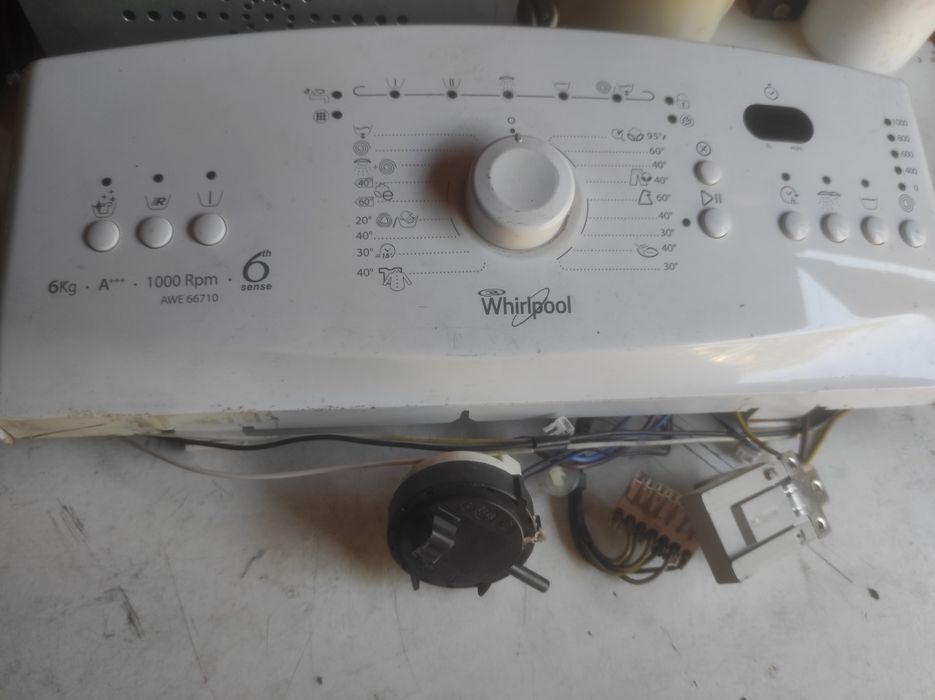Vând Placă electronică Whirlpool  cu toate cablurile aferente.