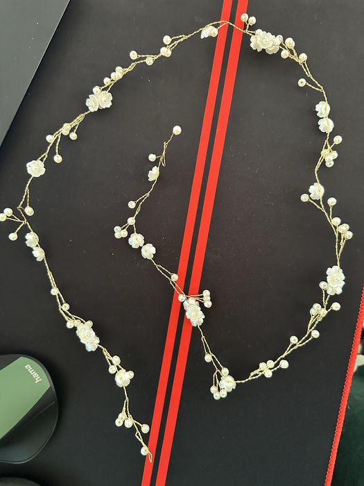 Rochie de mireasa + voal+ pantofi + accesoriu par