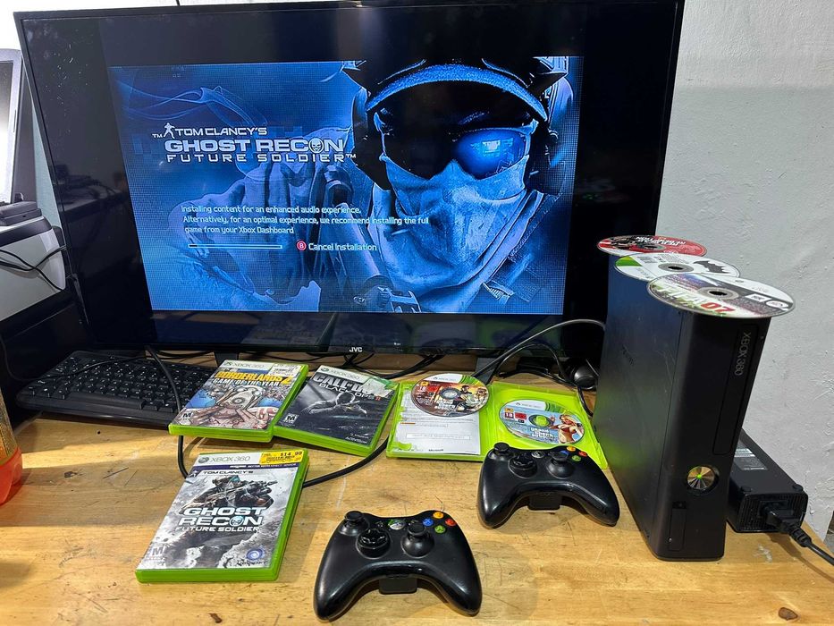Consola xbox 360s cu gta 5 si alte jocuri
