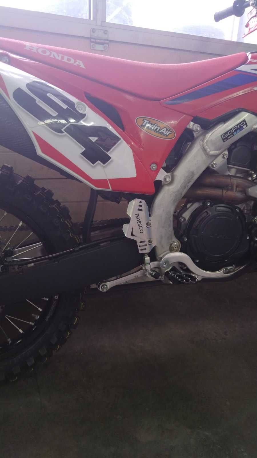 Honda CRF - Гард помпа задна спирачка