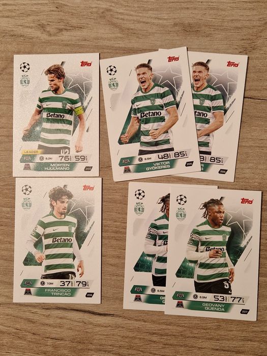 Vând cartonașe cu fotbaliști