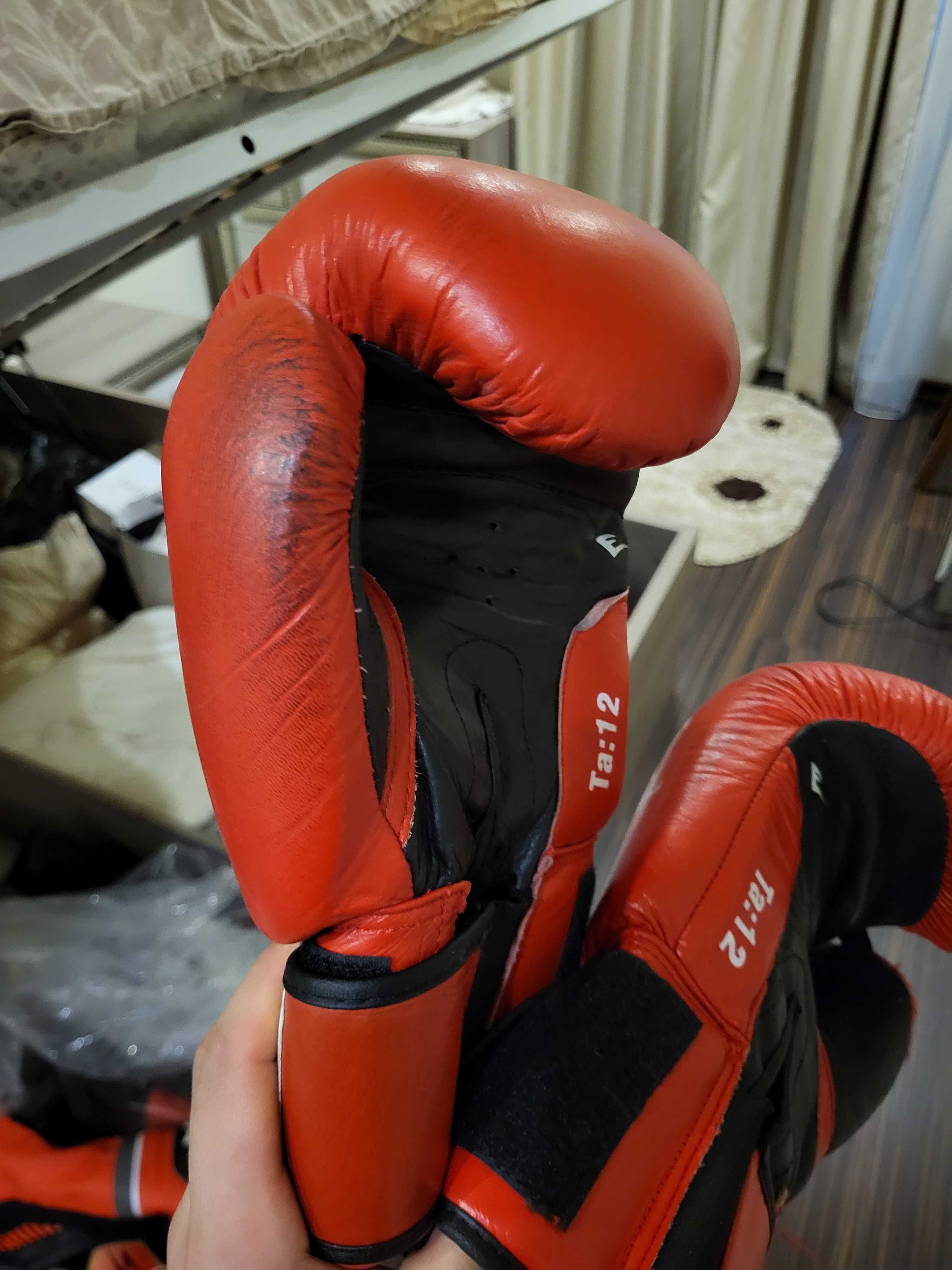 Боксови ръкавици Everlast 12