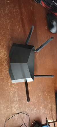 Router wireless Tenda AC6, AC1200 cât mai rapid