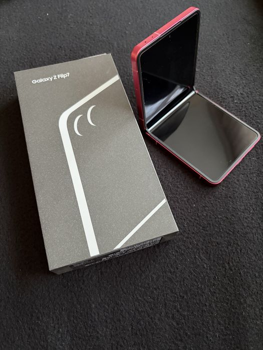 Z Flip7 Samsung Coralred