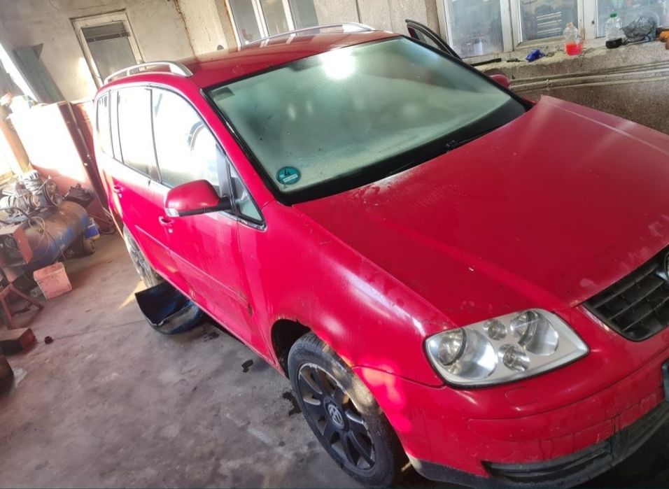 Dezmembrez Vw Touran 1.9 Diesel