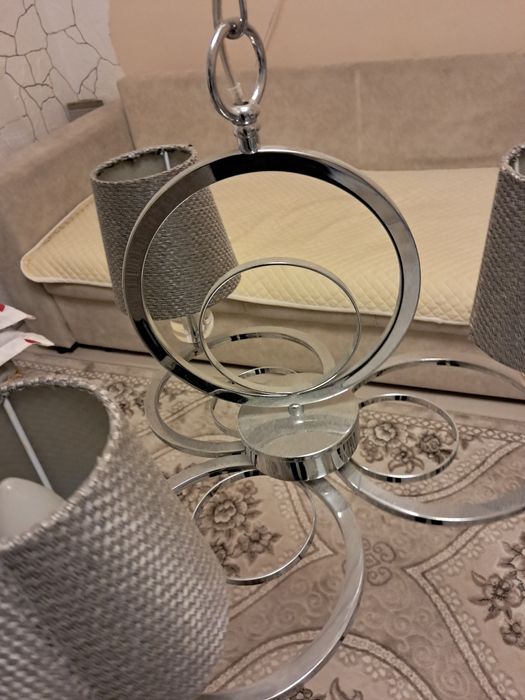 Продам люстру  б/у