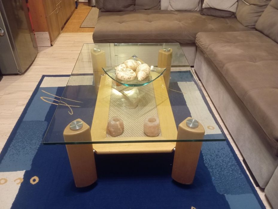 Масивна  маса от стъкло не мога