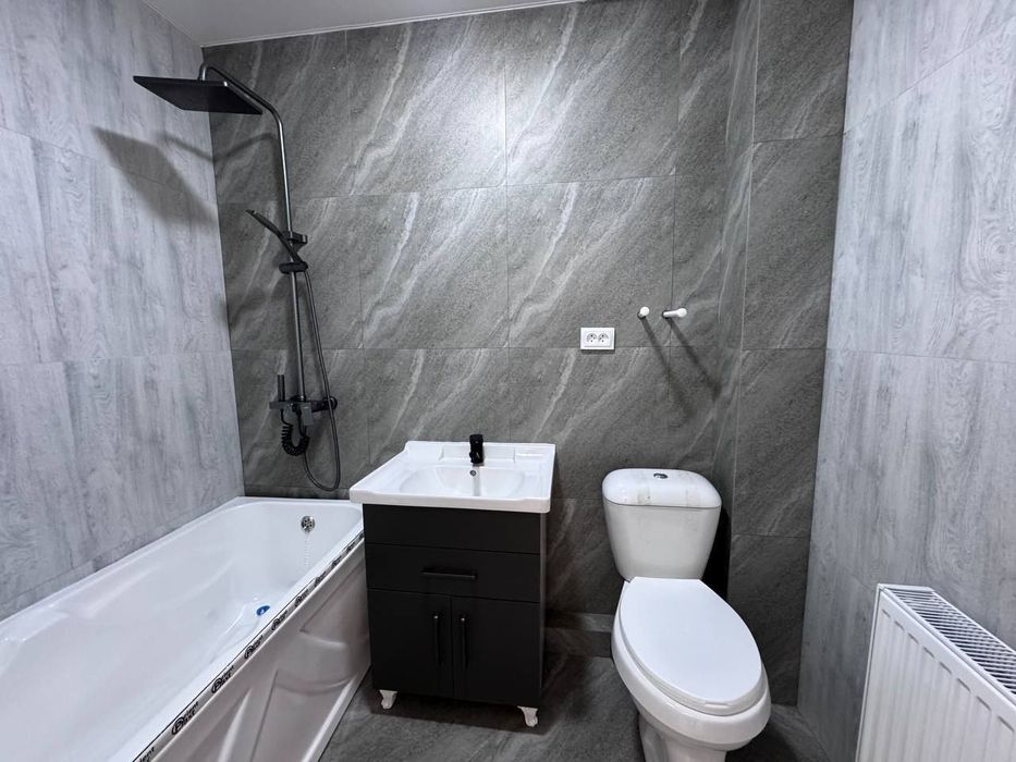 3 xonali kvartira sotiladi