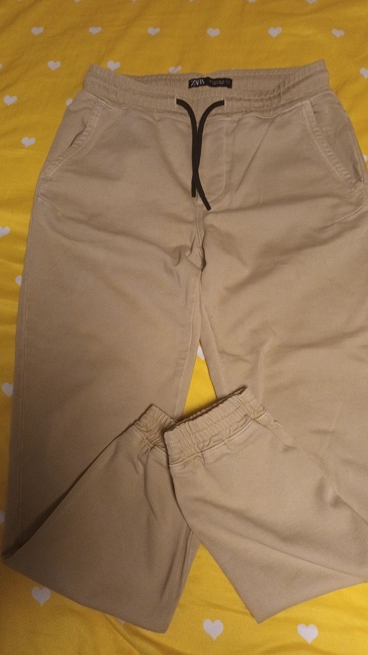 Pantaloni crem Zara