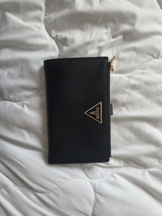 Дамско портмоне/чантичка Guess