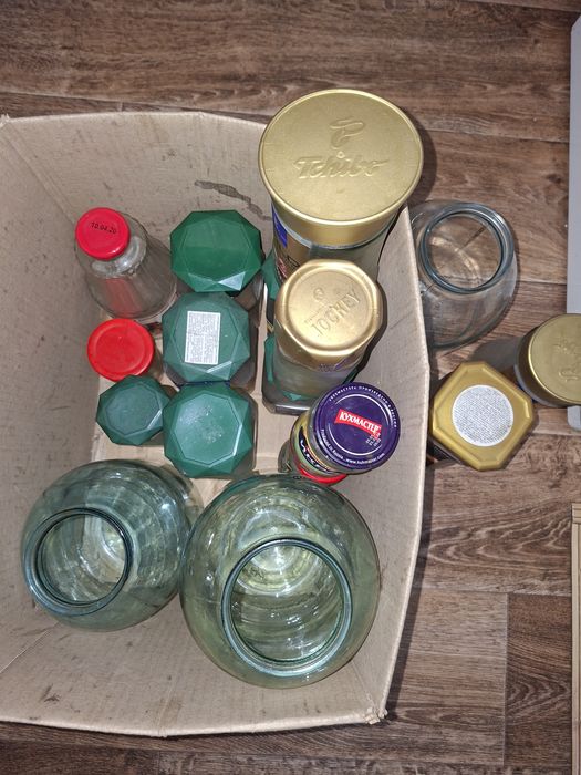 Продам по символической цене  баночки