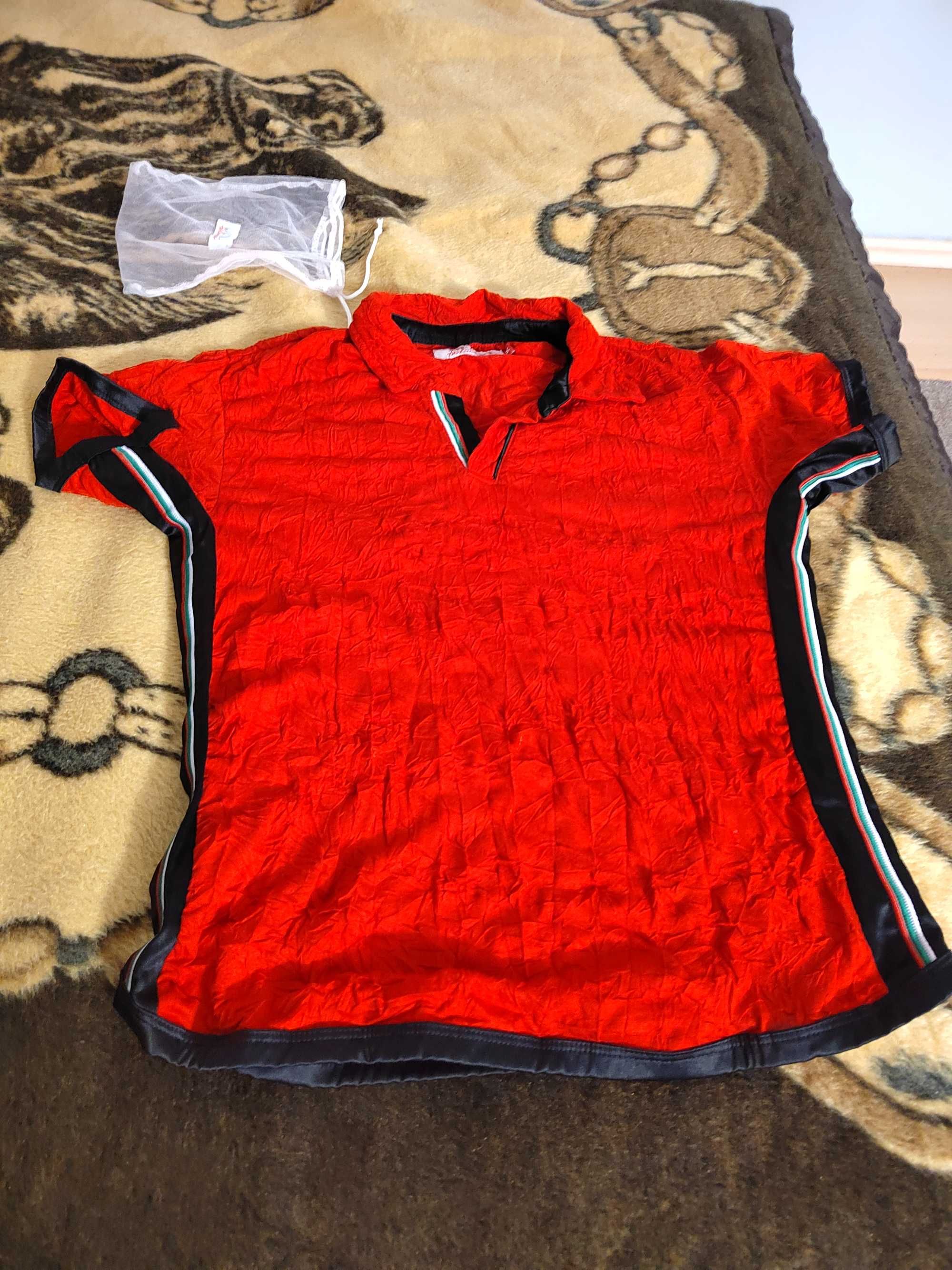 Мъжка тениска Денил с бяло зелено червено размер М но по клони към С