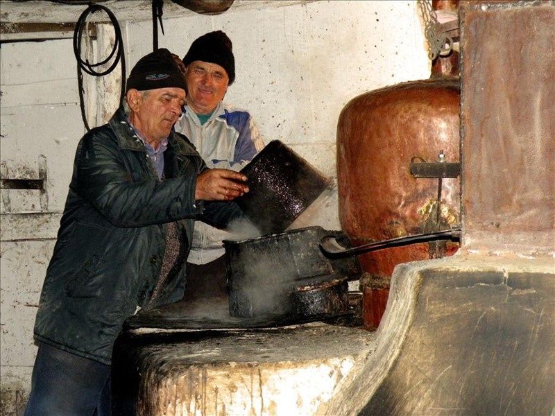 executăm cazane de țuică la comanda clientului mă deplasez în toată ța