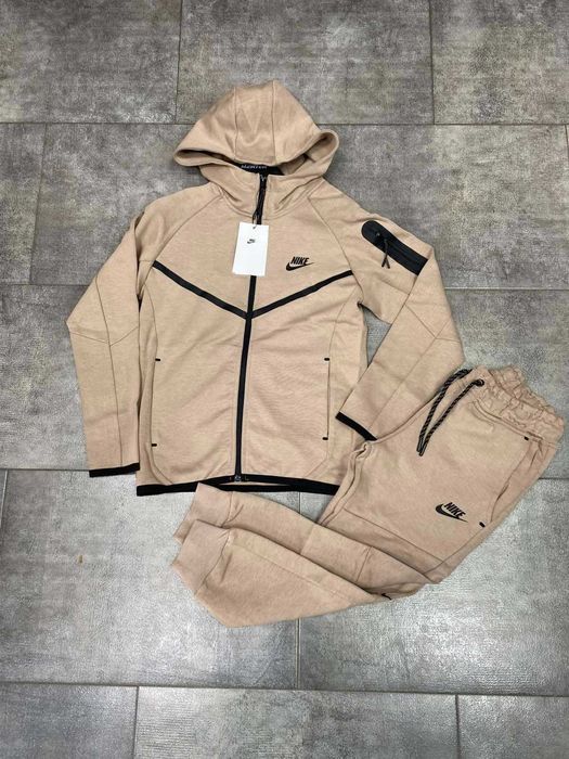 Детски Екипи NikeTech (10-17г)