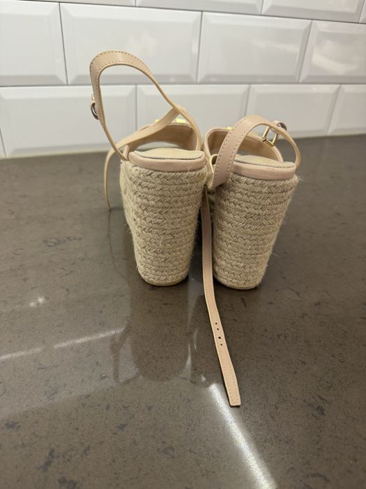 Нови сандали Louis Vuitton