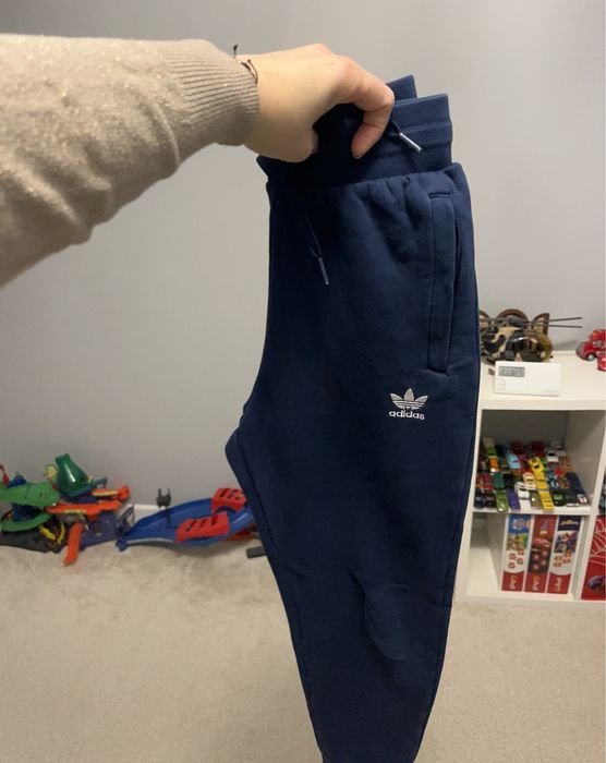 Pantaloni ADIDAS  de trening baiat 10 ani