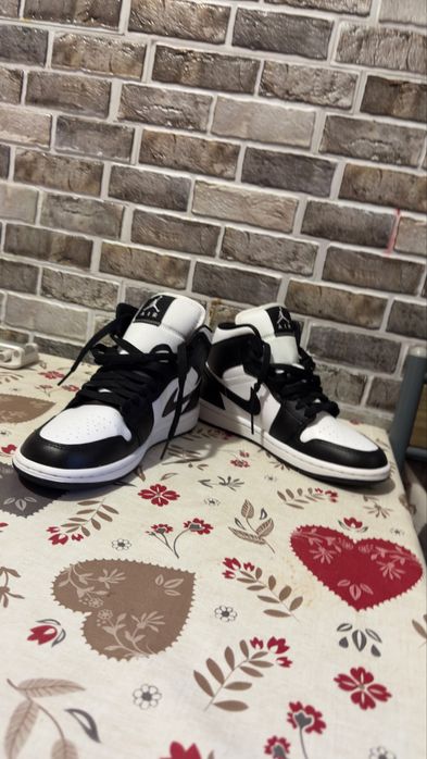 Air Jordan 1 mid