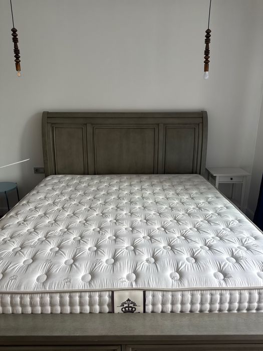 Стильная кровать в отличном состоянии