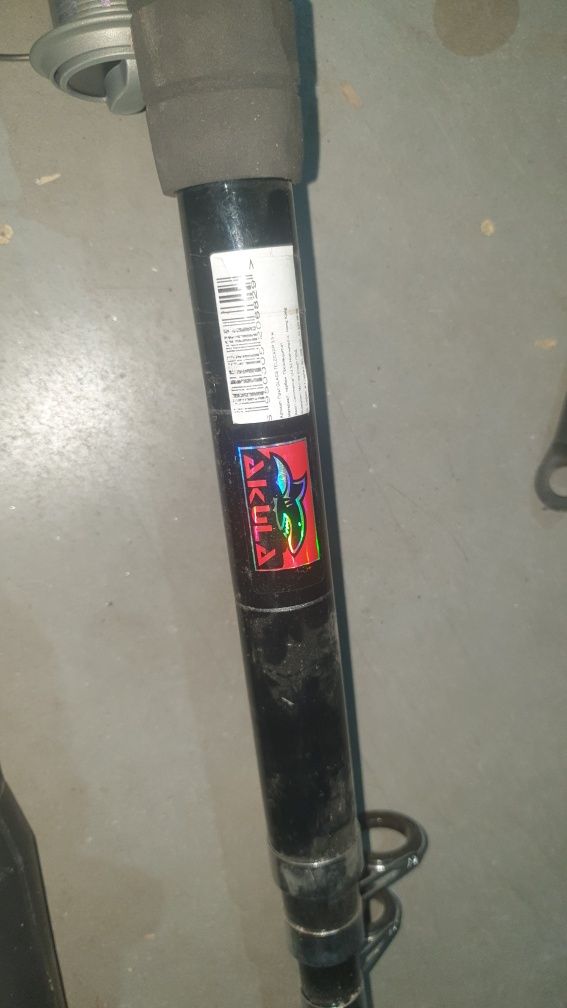 Нов!!!Две въдици 3.90м с макари Master 5000