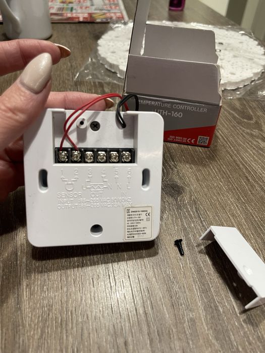 електронен цифров терморегулатор UTH-160