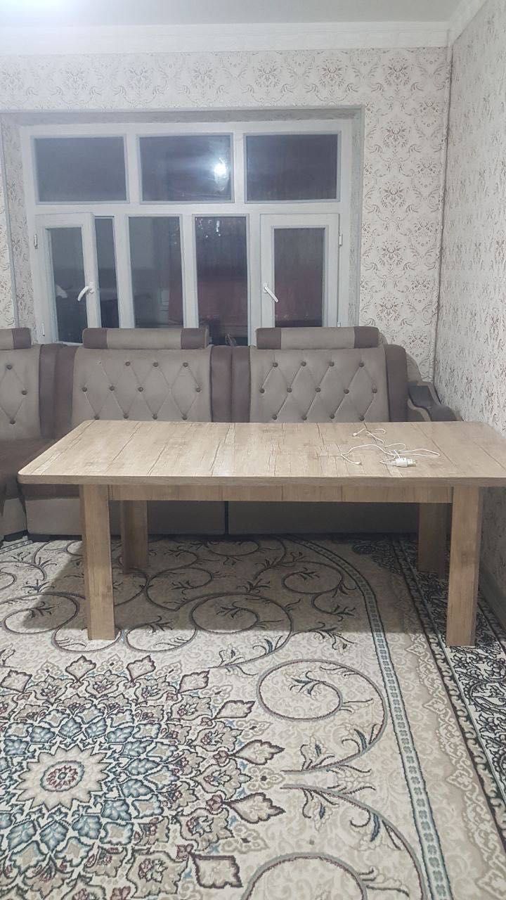 Сдается 2х комнатная квартира 
С обстановкой 
В горде Алмалыке