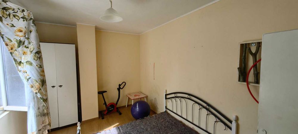 Продавам тристаен с кухня в кв. Ремиза