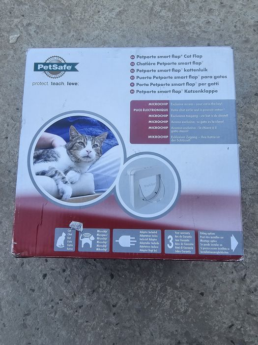 Usa automata cu microchip pentru pisici