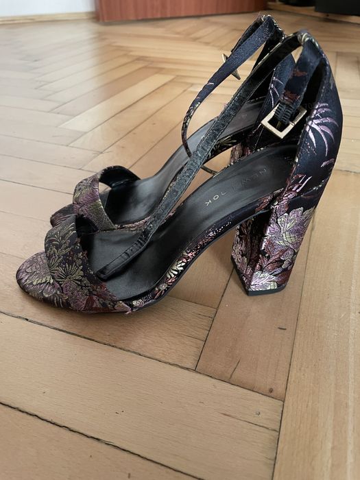 Sandale cu model floral