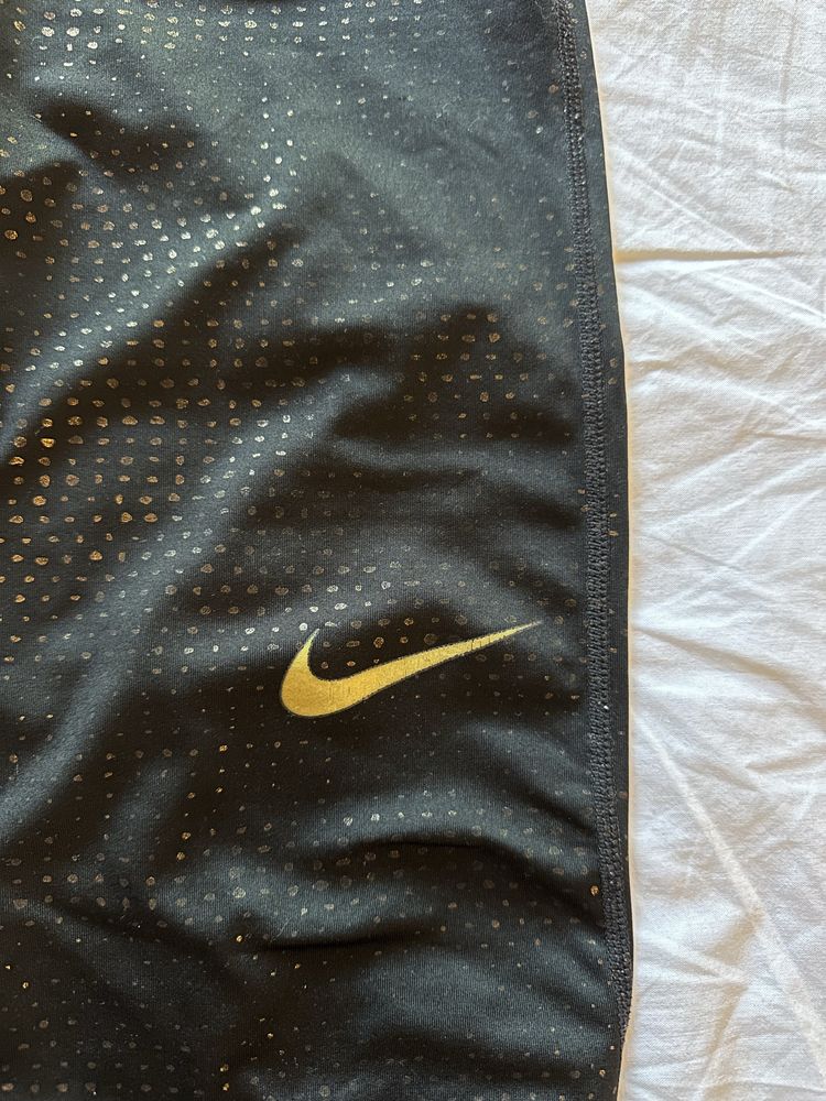 Дълъг черен клин NIKE със златни мотиви