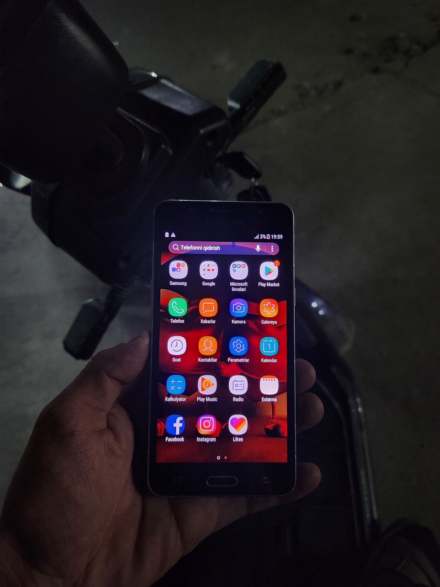 Samsung aronchi madellar vidyo korip aloqada gaplashgani zor 280mindan