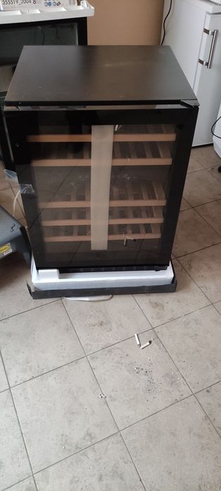 Хладилна витрина за вино