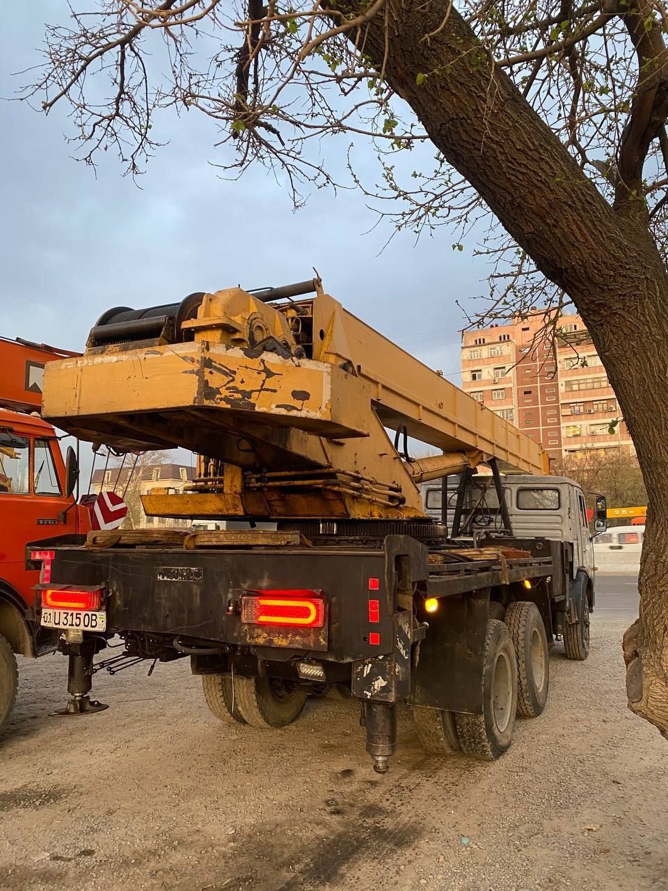 Kamaz avtokran 25 tonnaliy